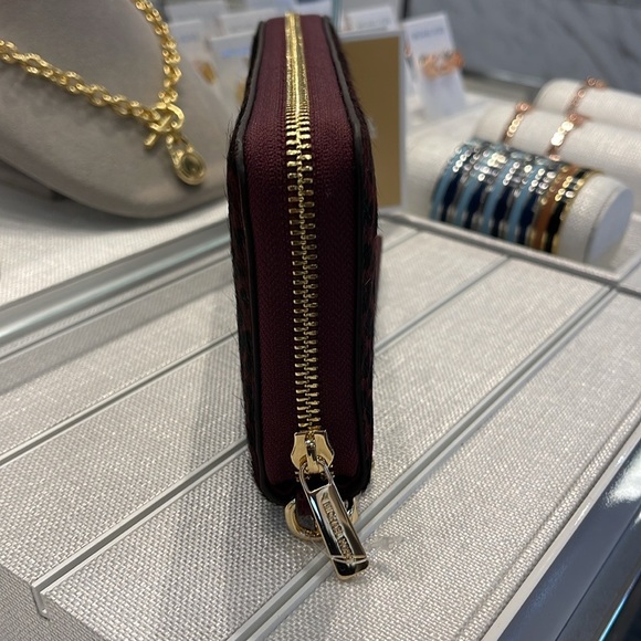 MICHAEL KORS
Leather Lg Continental Wristlet Case Wallet Exotic Print Hair Culf - Picture 12 of 16